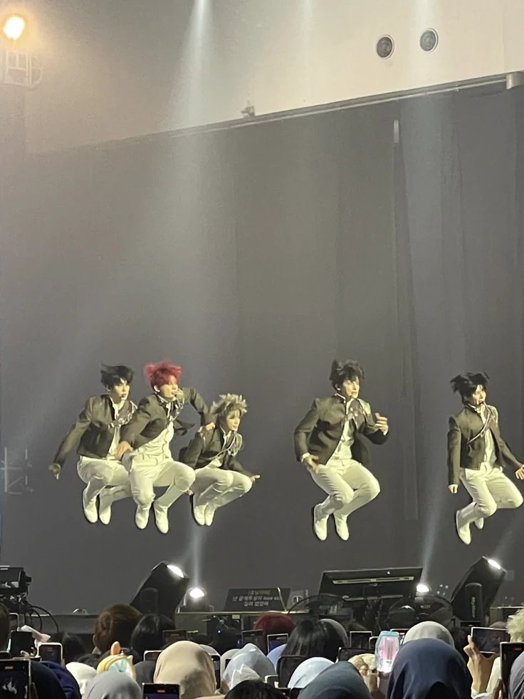 foufou_tyunera's tweet photo. Damn they kinda do have a song where they have to be doing allot https://t.co/jLKdehllO0