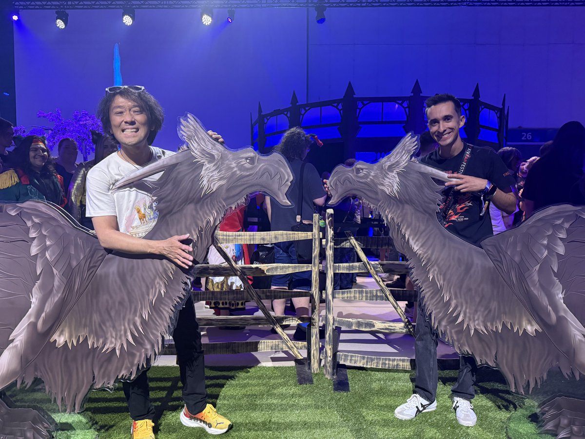carche94's tweet photo. Ha sido increíble: los conciertos y paneles, saludar a la gente que más admiras es una pasada 💙 Ojalá el primero de muchos #FFXIVFanFest. Me jode no haber podido conocer ni a Yoshida ni Keiko (puta mierda de org en el meet&amp;greet), pero me quedo con lo bueno, que ha sido genial😌 https://t.co/0i41w8c6lo