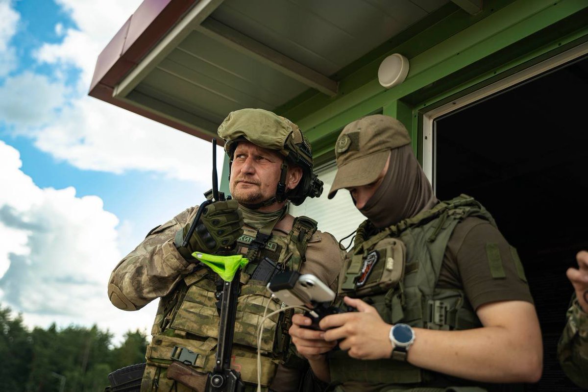 TheGreyPatriot_'s tweet photo. 🇧🇾🇷🇺 Today's joint training of Internal Troops Special Forces Unit "Smerch" with fresh conscripts into MVD service.
#Russia #Belarus #Belarusian #Today #InternalTroops #Police #Security #OSN #Training #Smerch #Tactical #AK74 #Trench #AKM #SOF https://t.co/D5W1mxoB0y