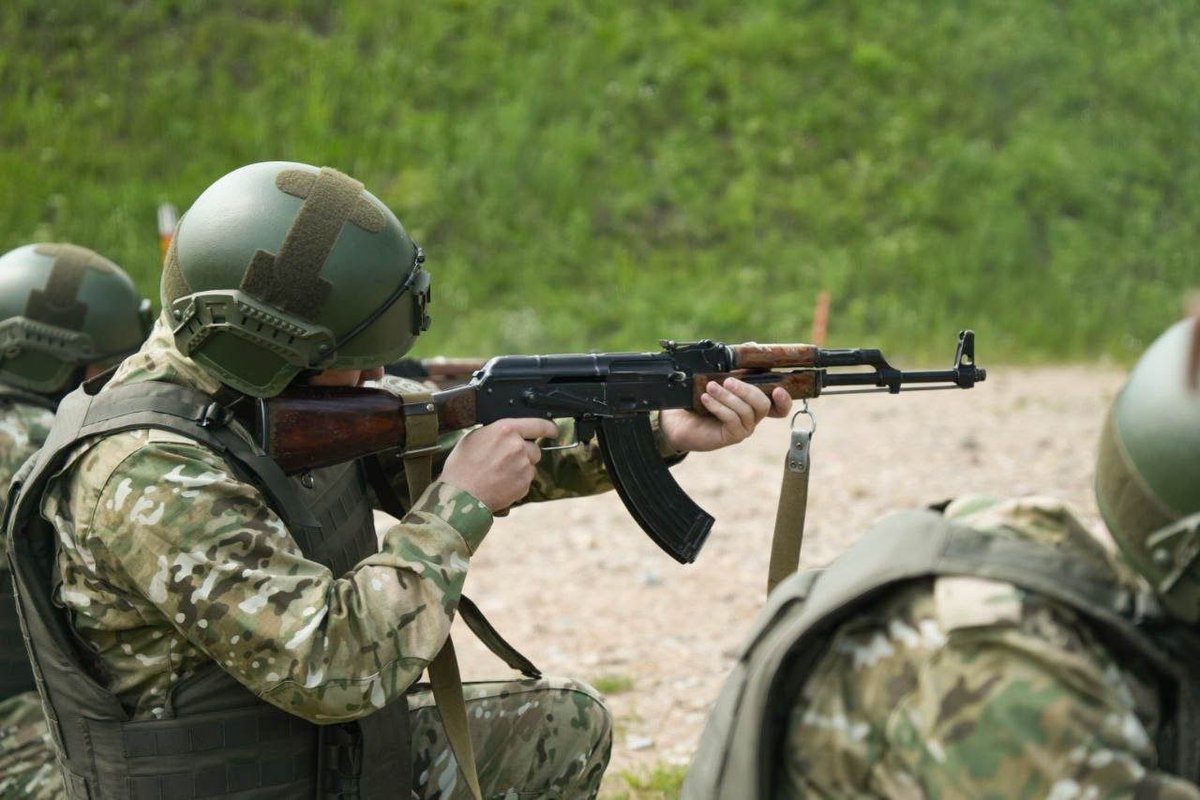 TheGreyPatriot_'s tweet photo. 🇧🇾🇷🇺 Today's joint training of Internal Troops Special Forces Unit "Smerch" with fresh conscripts into MVD service.
#Russia #Belarus #Belarusian #Today #InternalTroops #Police #Security #OSN #Training #Smerch #Tactical #AK74 #Trench #AKM #SOF https://t.co/D5W1mxoB0y