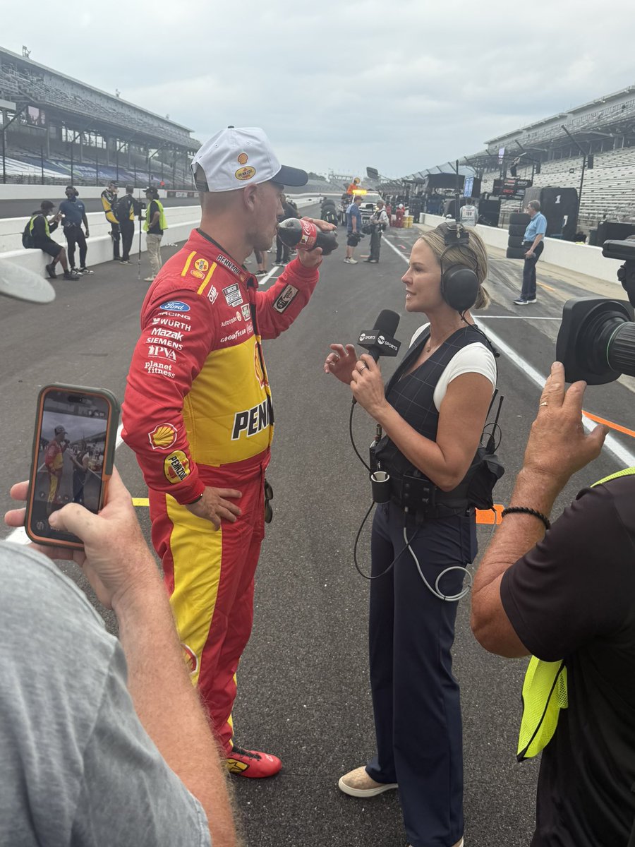 joeylogano's tweet photo. 3rd-Place Finish in Indy | Moved up 2 spots in the standings | Great execution all around by the 22 Team 👊

@Team_Penske @ShellStationsUS @Pennzoil @FordRacing @CocaColaRacing #CokePartner @hbpRacing @MaxxSunglasses @AutoTrader_com https://t.co/aNYWZ7lYui
