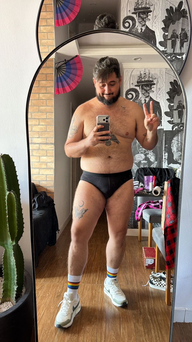 JhowcRamos's tweet photo. Não repara na bagunça hihi https://t.co/kSIRhK93M7