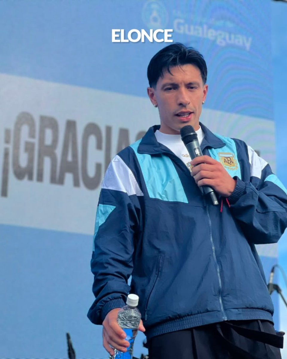 sofiapthsut's tweet photo. hola estoy buscando novio 
requisitos: ser lisandro martinez https://t.co/7AFFAPOEvg