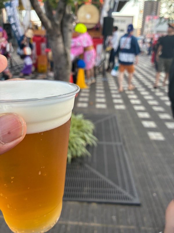 terawo7's tweet photo. "おどらまいかよ多治見の駅で　四本柱を中にして"

昨日は多治見駅北口、虎渓用水広場での踊月夜さんの踊りに。
前回より多少涼しく多少広めで多少踊りやすかったです。何よりビールが売ってた。
ついてくついてく、手毬唄の良曲。
モザイク音頭、踊れる人多数！！

ダンスパフォーマンス良かったなと https://t.co/q75nEE5zyx