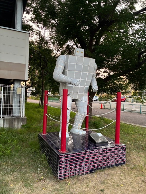 terawo7's tweet photo. "おどらまいかよ多治見の駅で　四本柱を中にして"

昨日は多治見駅北口、虎渓用水広場での踊月夜さんの踊りに。
前回より多少涼しく多少広めで多少踊りやすかったです。何よりビールが売ってた。
ついてくついてく、手毬唄の良曲。
モザイク音頭、踊れる人多数！！

ダンスパフォーマンス良かったなと https://t.co/q75nEE5zyx
