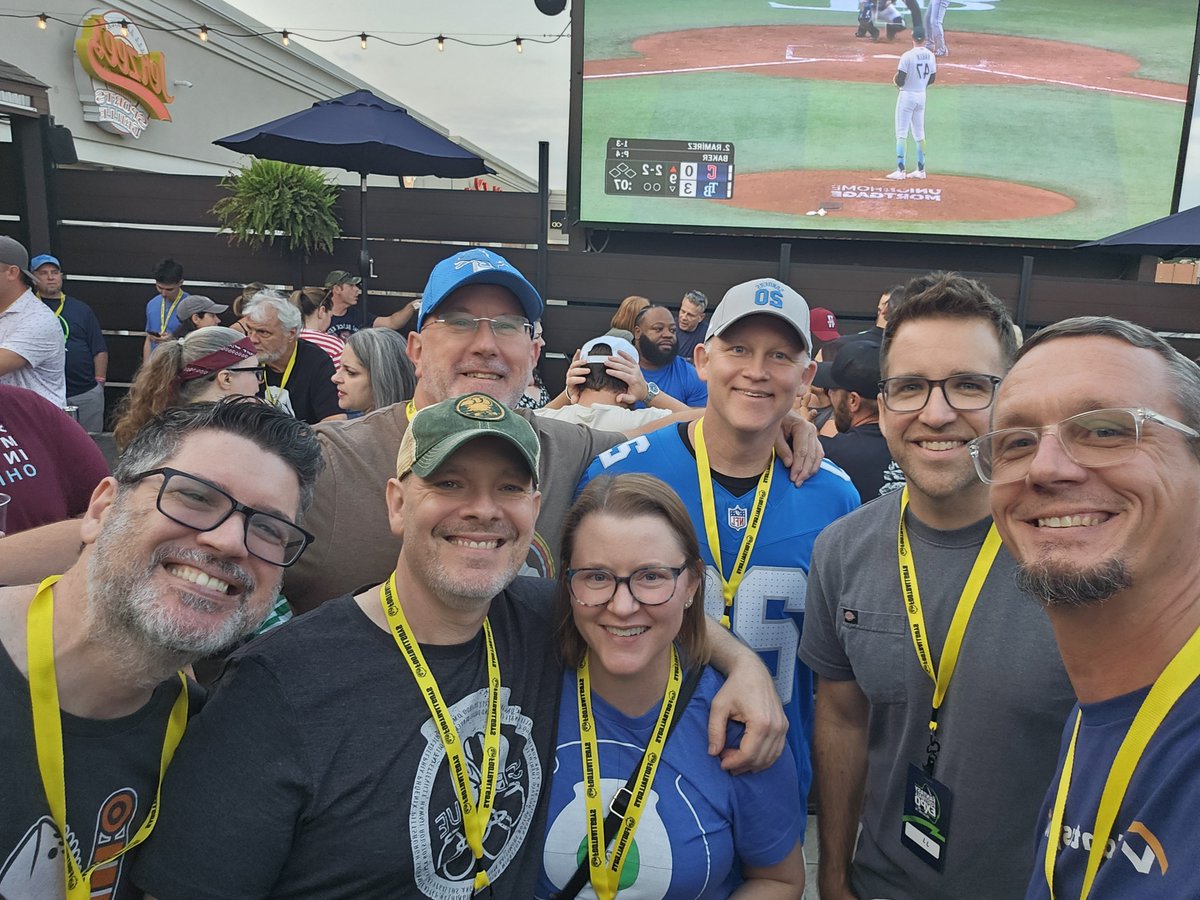 jro3829's tweet photo. It was a Great weekend  @theffexpo ! If you've never been your missing out!  Got to catch up with great people in the industry and meet so many more.  Lifetime of connections! @FFCommish_YIS @FFLaPudge @LateRoundQB https://t.co/BEwqbNemqH