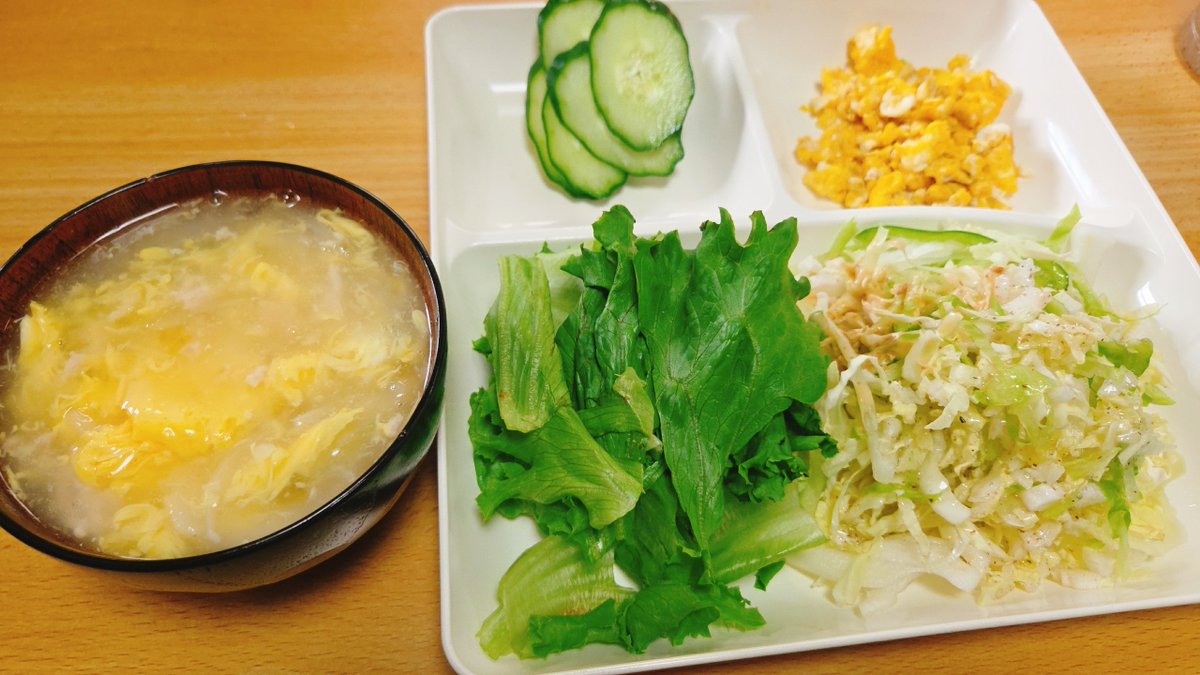 keco_d's tweet photo. 日曜日朝昼夜
夜うなぎになる気がして朝は主食抜き
昼は町中華の冷やし中華
夜はうなぎ
ご飯が丼みたいな入れ物にはいって売ってたの便利すぎた
119.6💩前…増えてないだと！？ https://t.co/rQSkjEb9Te