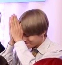 _Vickxhunter_'s tweet photo. Hoje é dia de apagar e cortar as fotos que tenho com meu ex...ao som das antigas do BTS, me sentindo no auge da minha adolescência https://t.co/N5NKruGMpg