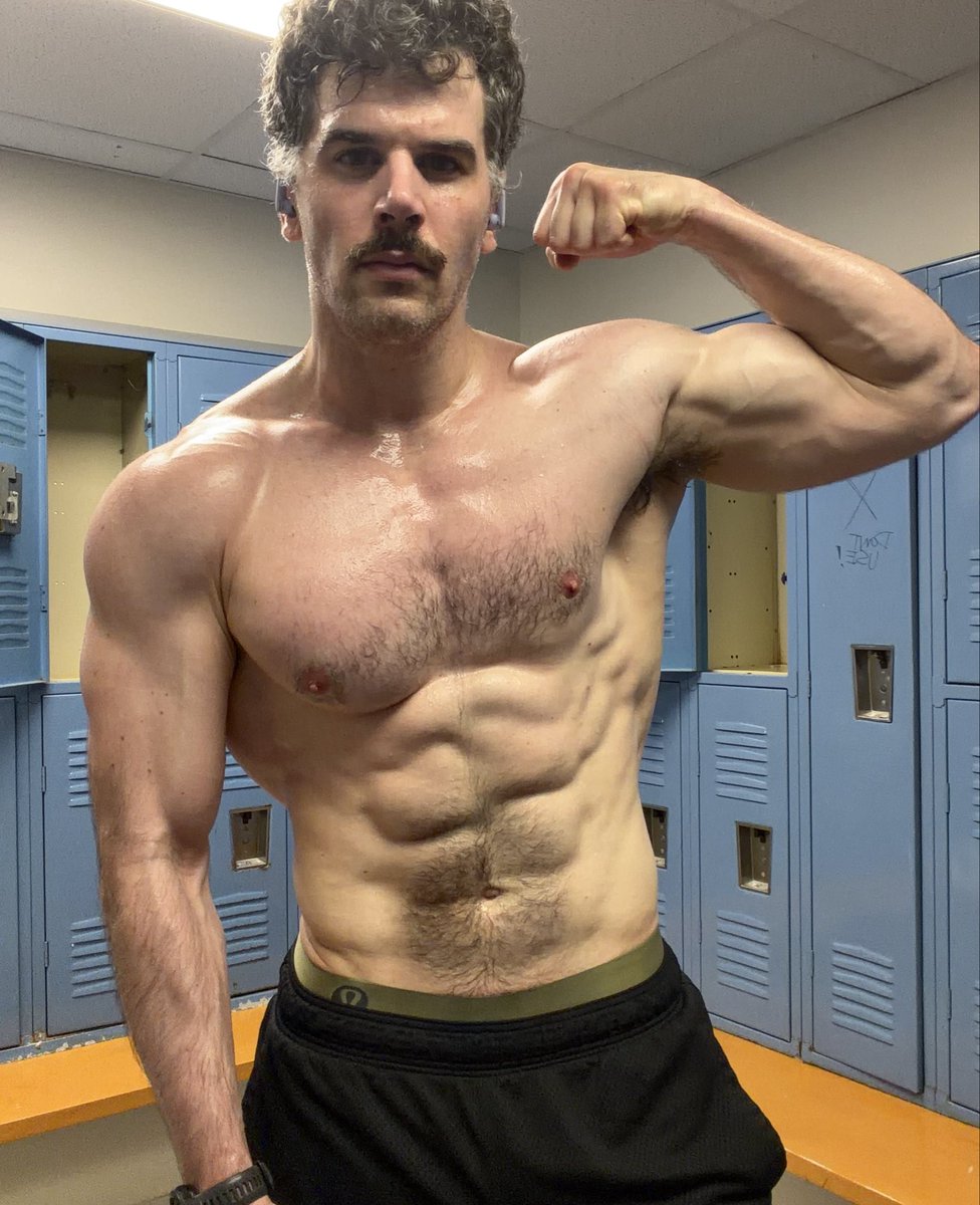 NickPetro26's tweet photo. Let’s workout 😏 # muscle #men https://t.co/f5oeamHJU8
