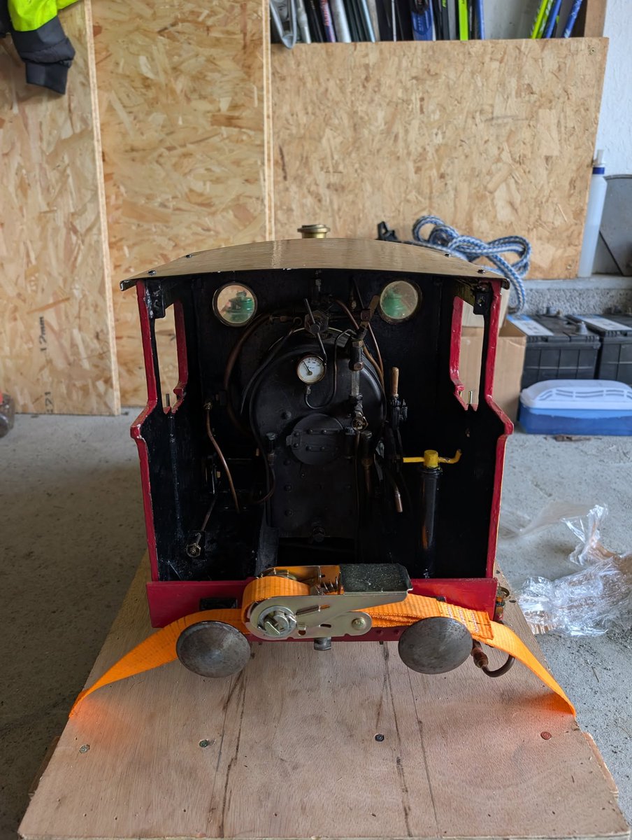 LittleRedToyo's tweet photo. Totally forgot to tell you guys I bought a 5 inch gauge steam engine. I have tested her and I have a lot of work to do before she will be ready to drive. I will repaint her too, she looks like a drunk person painted her... My kid has navned her "Ildflua" (Firefly). https://t.co/tEj0QTpqOW