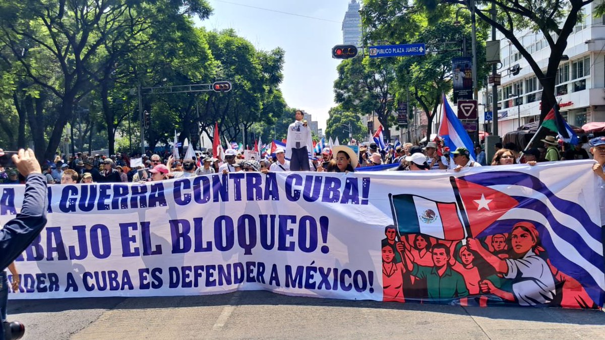 JohanaTablada's tweet photo. "Cuban people, you are our brother"—this cry is heard amidst slogans of the #MegaMarch in Mexico City, supporting Cuba & its resilient people. Chants include "Cuba Yes, Blockade No," "oil for Cuba" "No to military aggression". Marches are taking place worldwide to let Cuba live. https://t.co/x46YE8eock
