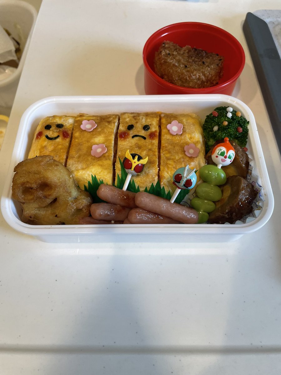 19900216w's tweet photo. 今日は簡単にオムライス弁当！ https://t.co/IoIwyNIrHz