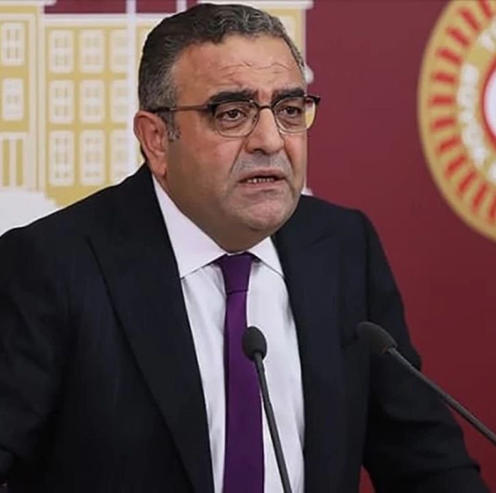 okatilmazturk's tweet photo. Yeni Parti milletvekili Sezgin Tanrıkulu'na
" 15 köylüyü helikopterden atan TSK değil mi?" iftirası nedeniyle 2023'de soruşturma açıldığını biliyor muydunuz? https://t.co/ODpUet9BCl