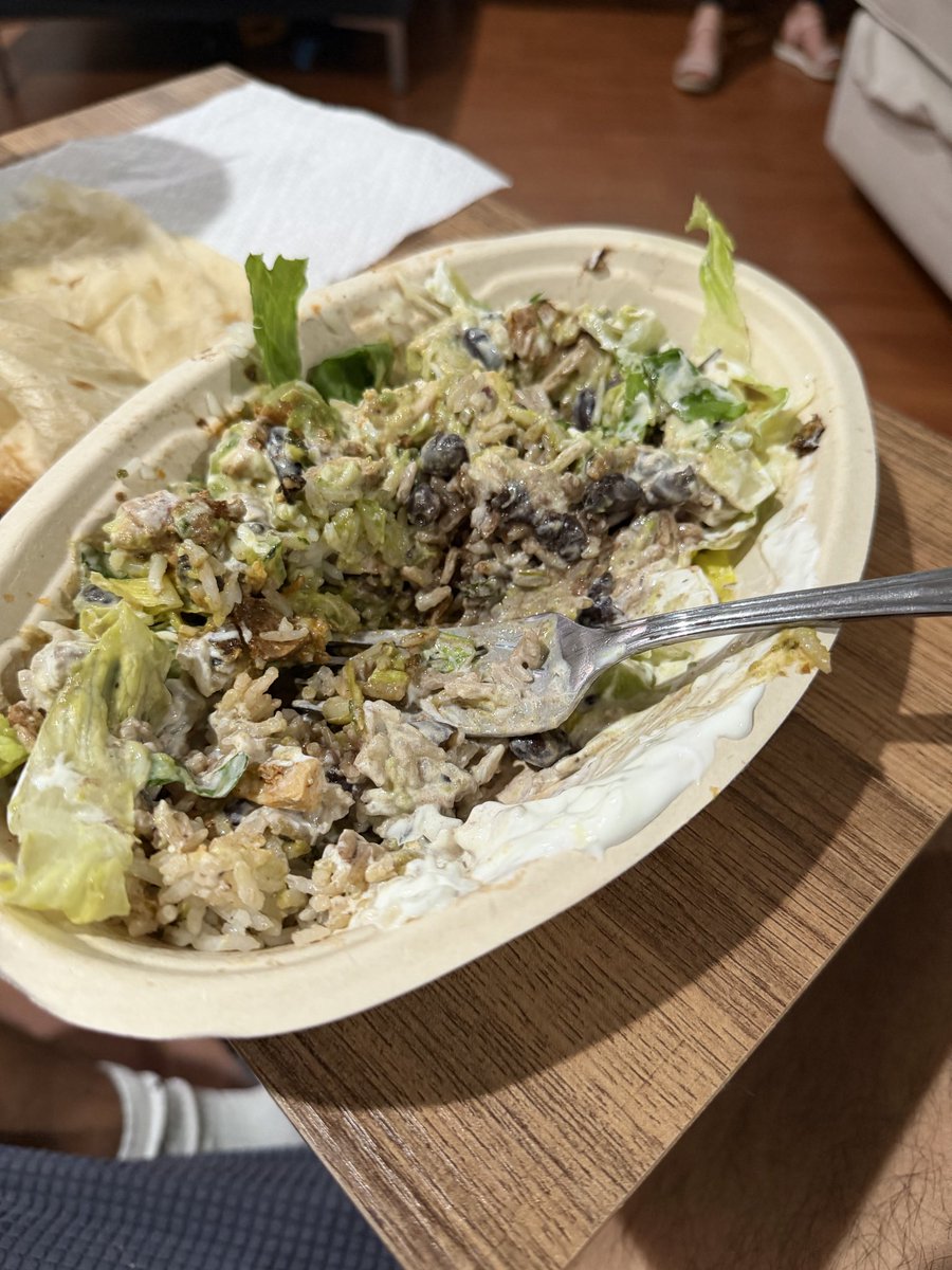 Mijo_OG's tweet photo. @ChipotleTweets order was wrong on multiple fronts and went thru all and got offered a free drink as if that would fix my whole order being wrong? SMH https://t.co/VPyTSEfzI6