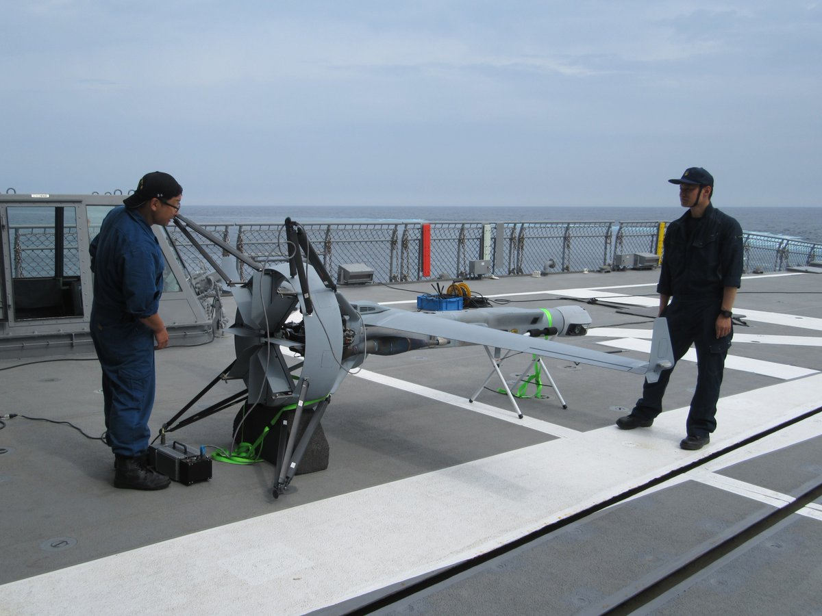 JMSDF_SUF's tweet photo. 7月中旬、「いかづち」が艦載型UAV(V-BAT)の操縦訓練を実施しました。
次世代の海防を見据えた、新たな技術習得に向けた挑戦にご注目ください!
また、酒田港入港時には一般公開も行いました。
水上艦隊は、各種任務の遂行に必要な能力の向上に邁進します。
#水上艦隊 #VBAT https://t.co/bPMhkEwXKk