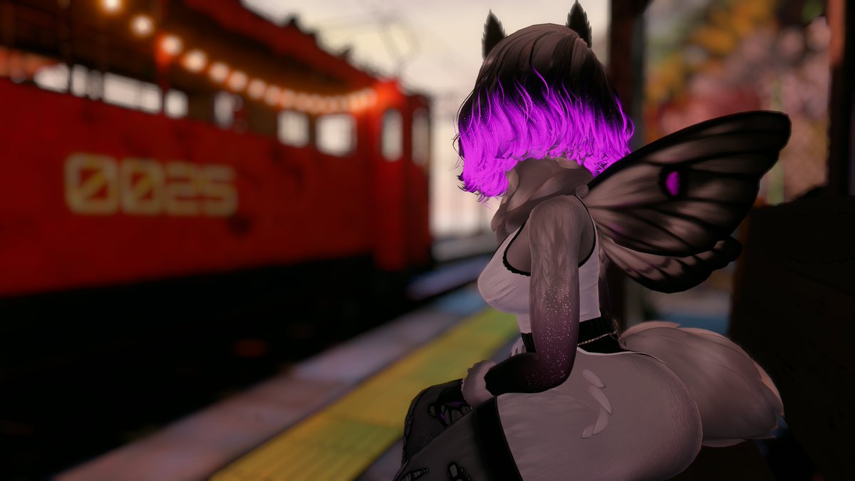 TheThornee's tweet photo. Is this train ours? ♡ https://t.co/1hg0MdXkO9