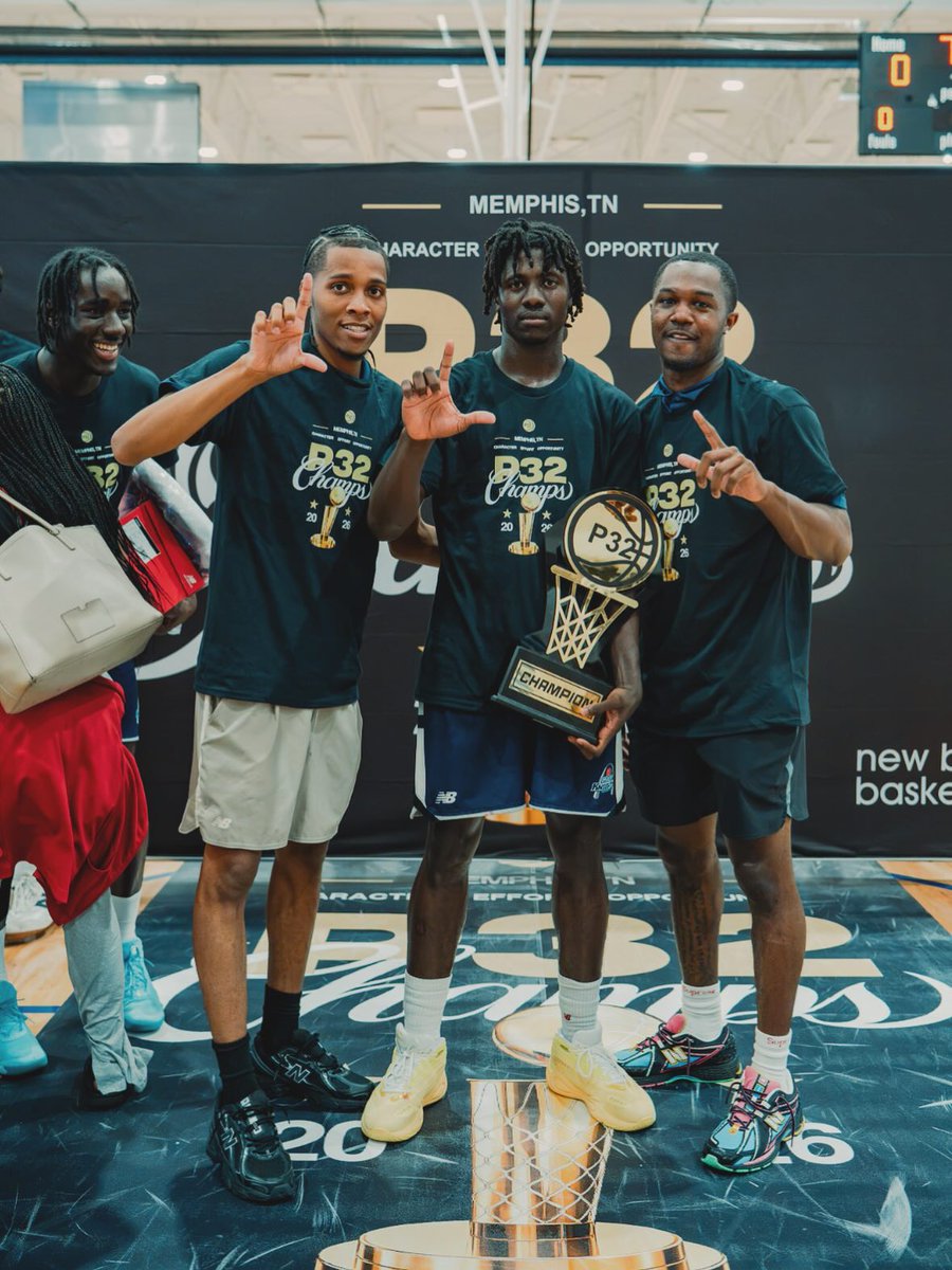 rodgerbohn's tweet photo. 6'4 '27 two way guard Gassim Toure of Principia School (MO)did Willis Reed impression by returning for @NewBalanceHoops @P32League title game after being out all week w/injury,helping Gateway Knights cap undefeated season w/chip

More #P32 on @Ballislife

https://t.co/5lY1Zx1hWp https://t.co/JeXOYqQr90