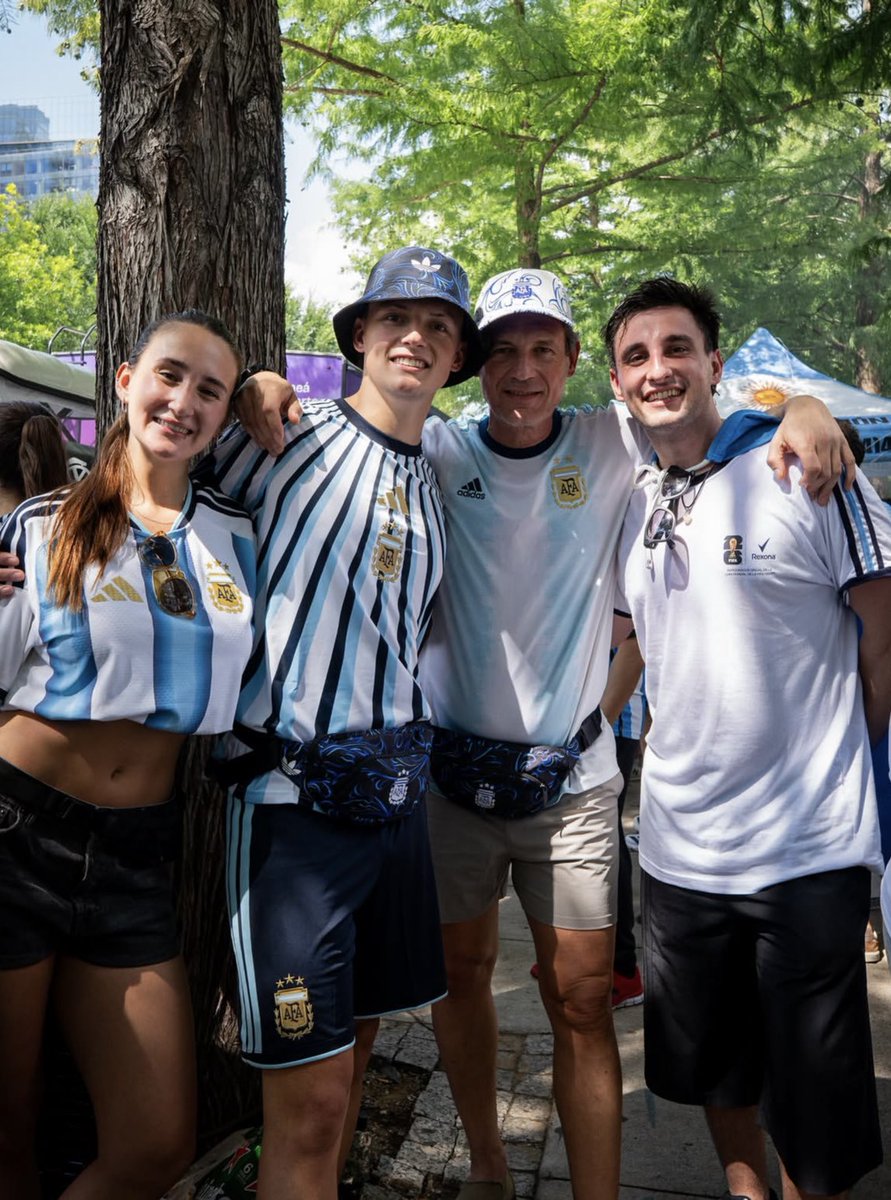 ferbus_net's tweet photo. Argento de la cuna al cajón 🇦🇷🩵🤍 https://t.co/ZFIFQv7Qo6