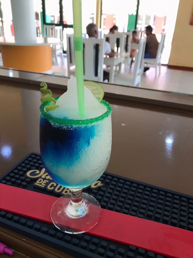 Adrian_TorresR's tweet photo. ☕🍹 ¡El rincón perfecto en el corazón de #Artemisa! Visita nuestro Bar-Cafetería Angerona y disfruta de una gran variedad de platos y tragos pensados para compartir con amigos y familia. ¡Deleita tu paladar en el mejor ambiente! 🍔✨ https://t.co/B7tmzX8eJw