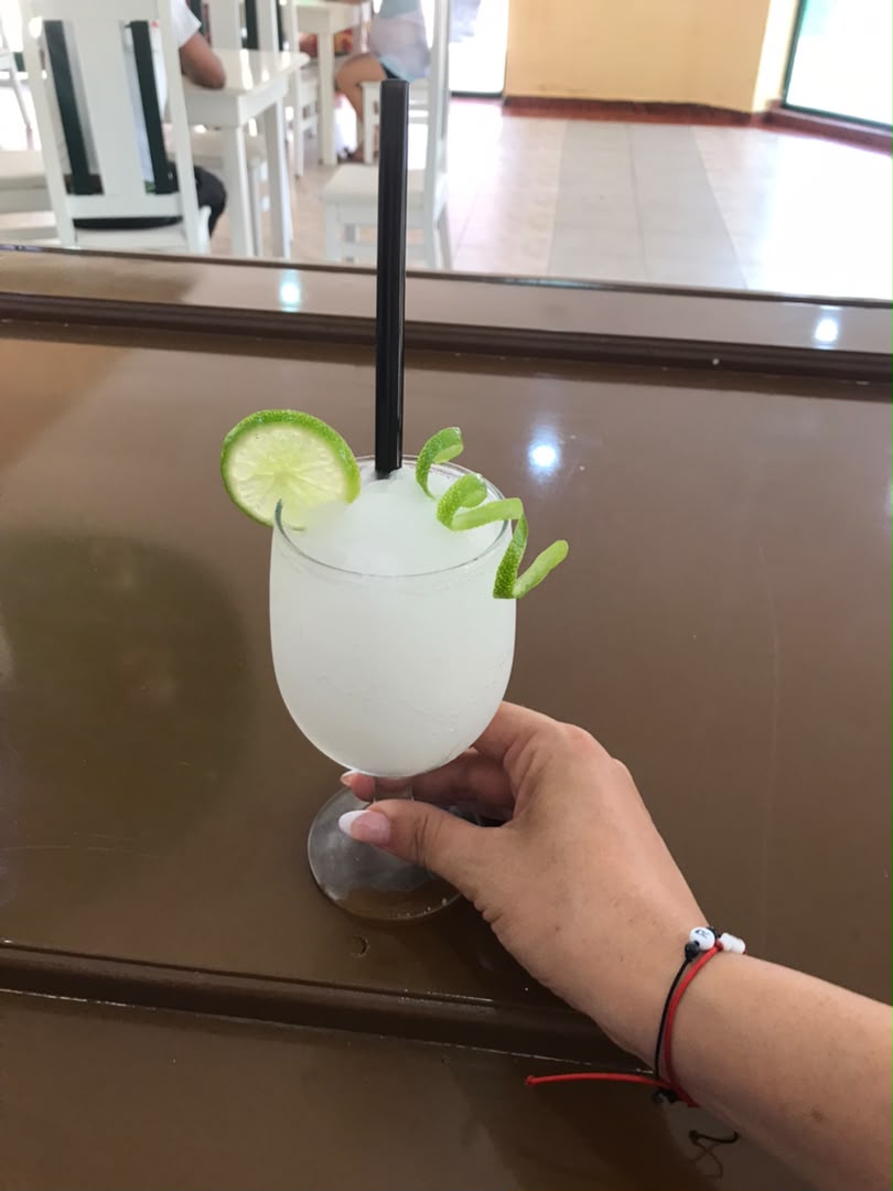 Adrian_TorresR's tweet photo. ☕🍹 ¡El rincón perfecto en el corazón de #Artemisa! Visita nuestro Bar-Cafetería Angerona y disfruta de una gran variedad de platos y tragos pensados para compartir con amigos y familia. ¡Deleita tu paladar en el mejor ambiente! 🍔✨ https://t.co/B7tmzX8eJw