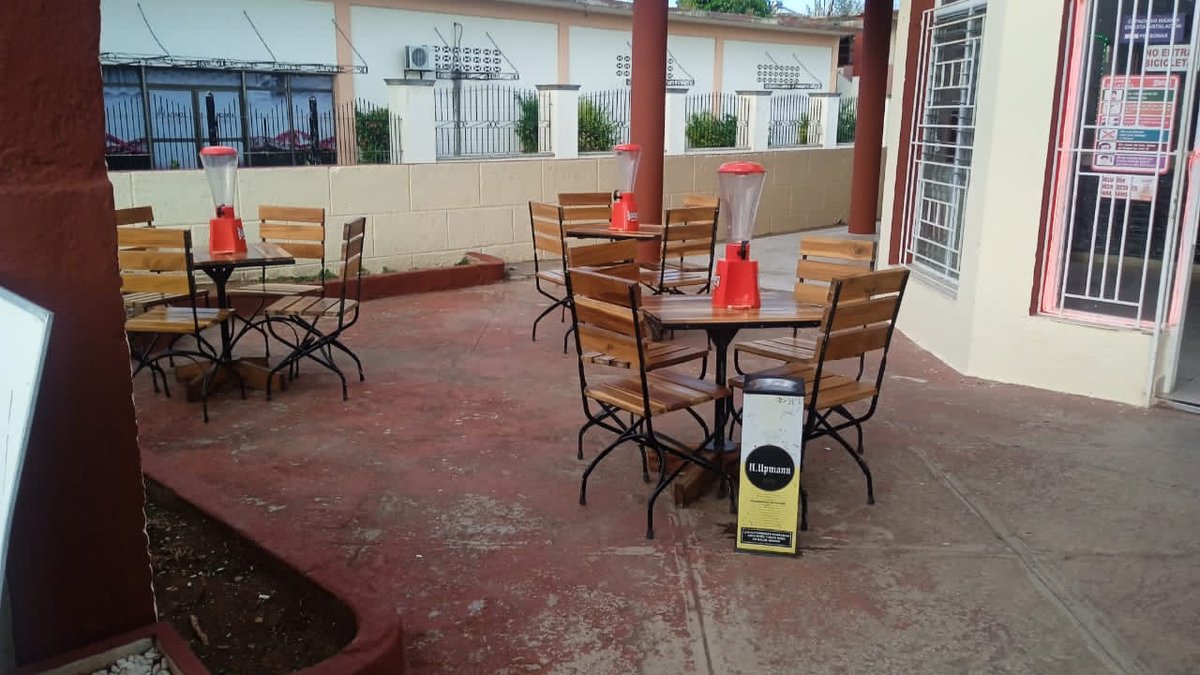 Adrian_TorresR's tweet photo. 🇨🇺¡Qué mejor fecha que el Día de la Rebeldía Nacional para reabrir la cafetería "Variedades" en Santa Marta (#Matanzas)! Una obra más de Palmares Matanzas para un verano que viene con todo. ¡Muchas felicidades a su colectivo de trabajadores! 🍔🍹✨ 

SiempreEs26 #VeranoConMiGente https://t.co/yeZsSdmlgg