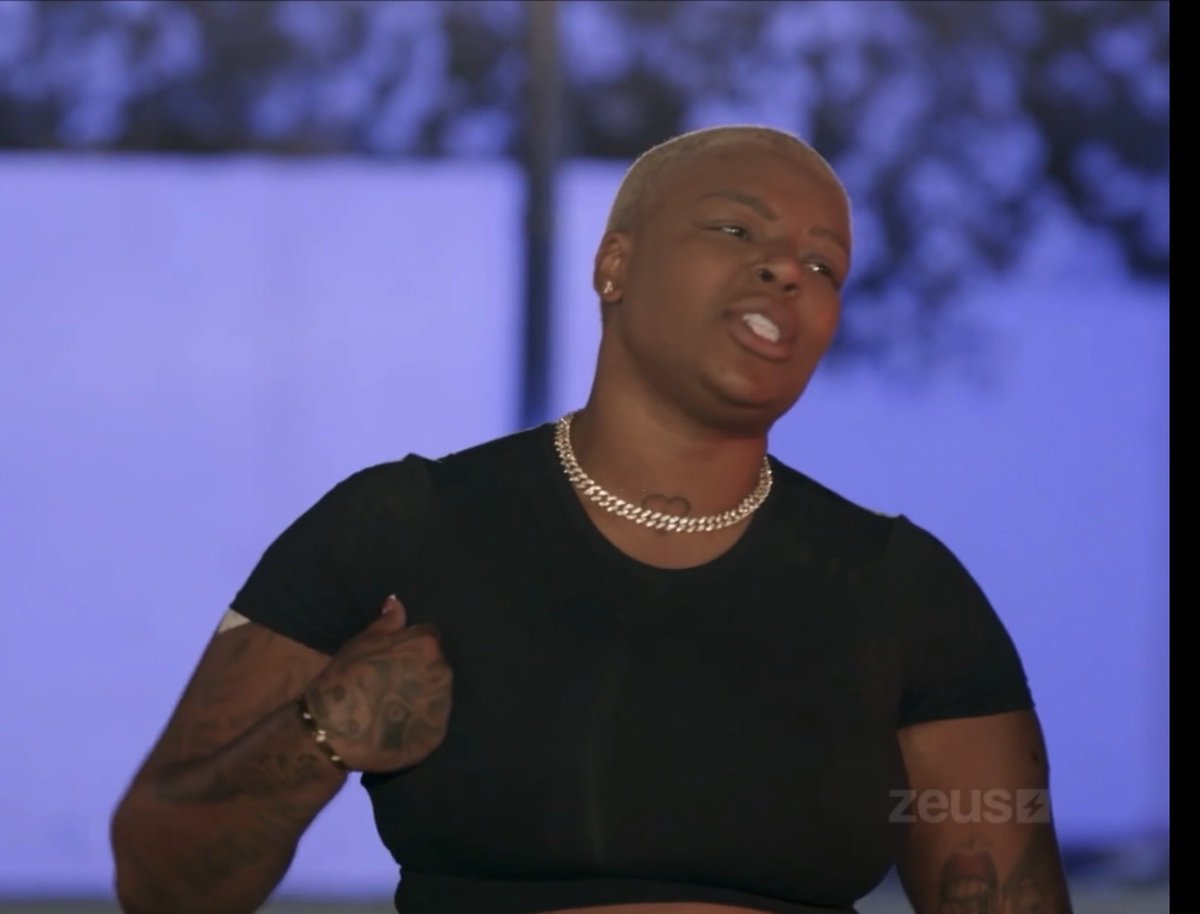 Lililuvsss's tweet photo. Tommie: “YOU ARE AN OUTSIDER!!”
Ciroc: “nah I’m an insider now babe I’m on contract.” 
Oh she ate. #baddies #baddiesusa https://t.co/GcjwQn6AU4
