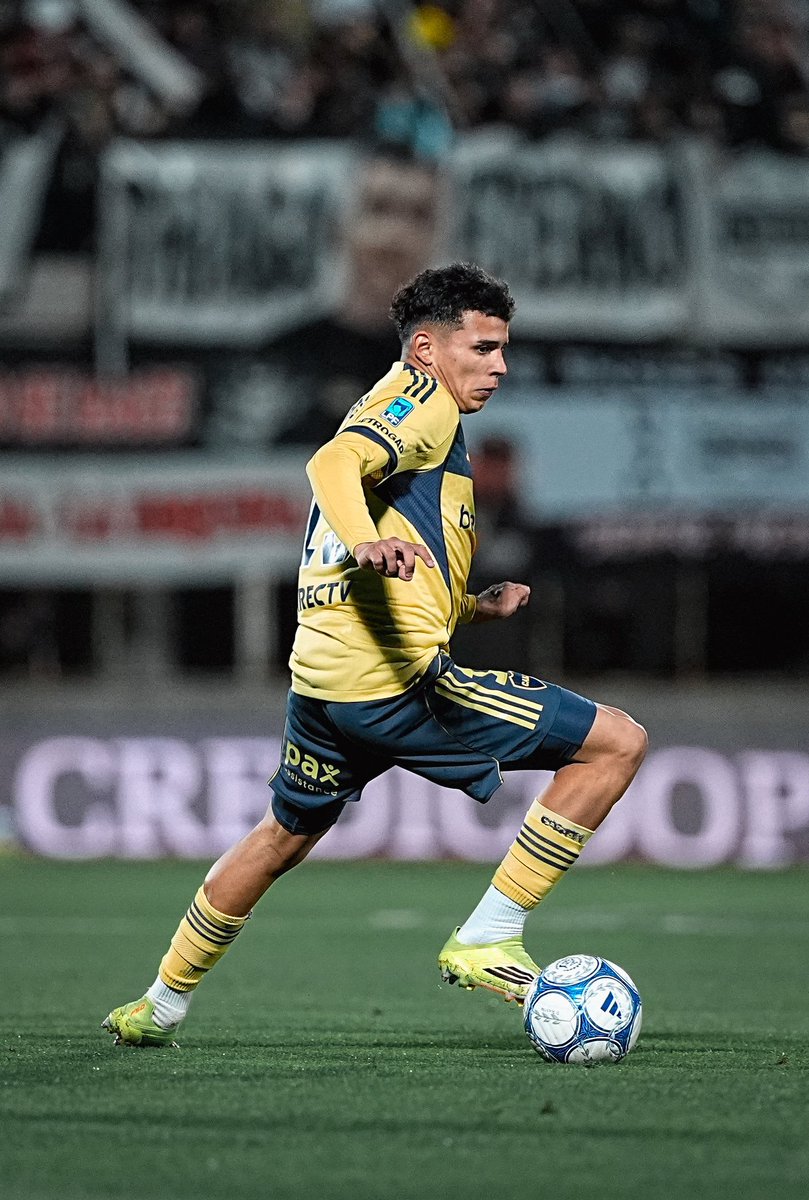 LautyPala_'s tweet photo. ❌️#Boca es un equipo al que le cuesta mucho jugar de visitante. Además, sin un referente en ataque y con la ausencia de Paredes, le cuesta muchísimo generar ideas en el último tercio.

👏El único que está mostrando un buen nivel es Flores.

Riestra 3-0 Boca Juniors. https://t.co/4zPagD27IH