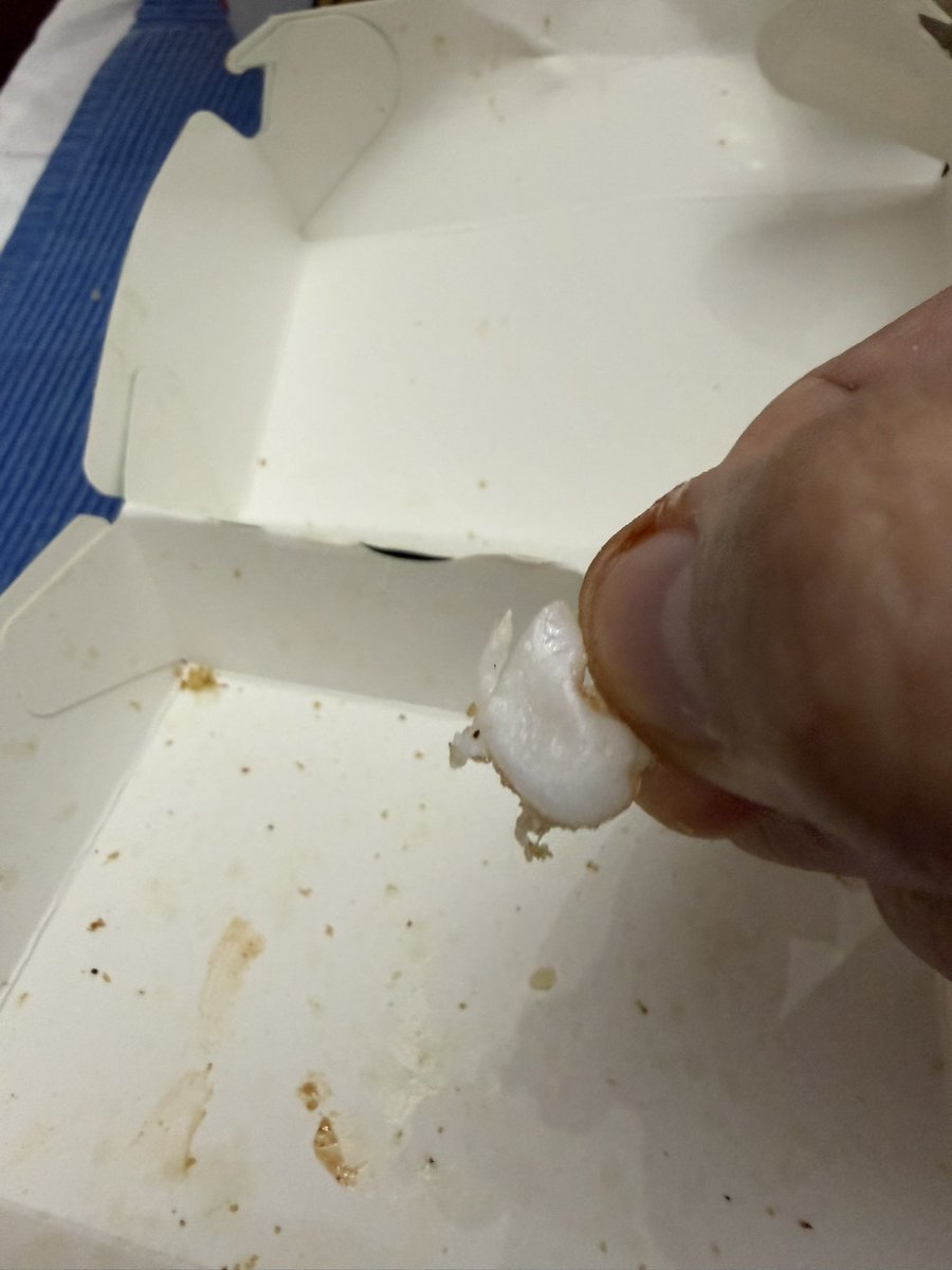germanspinzon's tweet photo. @McDonaldsCol me salió un HUESO en un nugget! 🤢🤢🤢 https://t.co/V4Lti6jP1H