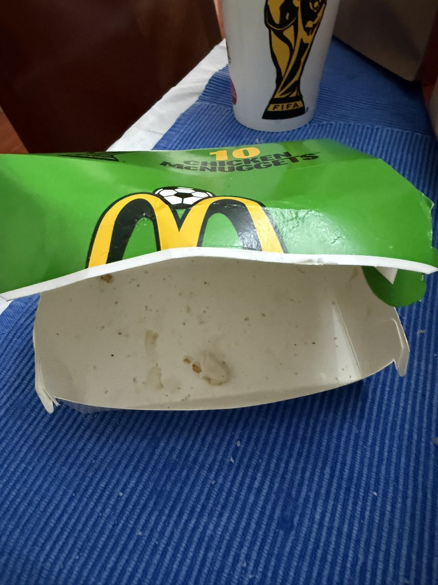 germanspinzon's tweet photo. @McDonaldsCol me salió un HUESO en un nugget! 🤢🤢🤢 https://t.co/V4Lti6jP1H