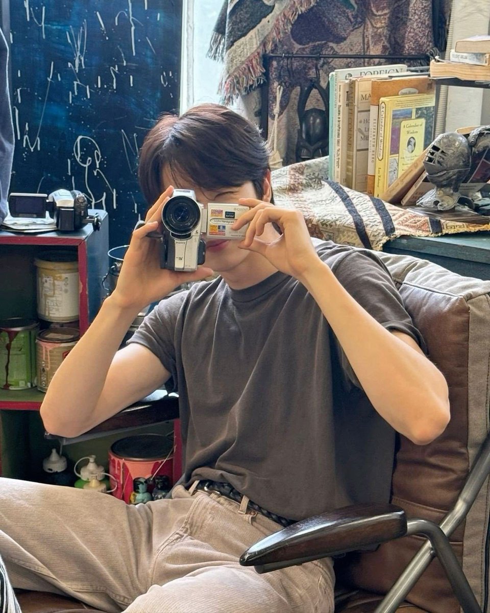 SUNGCHANedgy's tweet photo. Say cheese! 📸 https://t.co/ao2D2UQ1B1