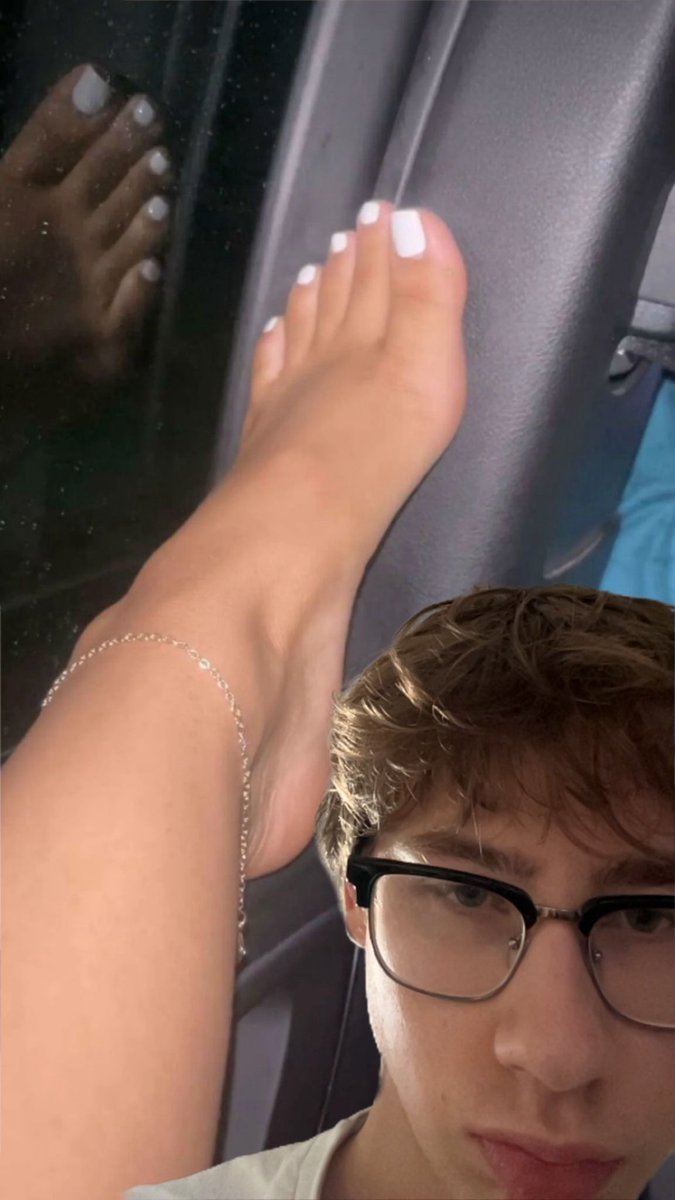 LubedUpFJ's tweet photo. fav snapchat filter https://t.co/v34qLfa48N
