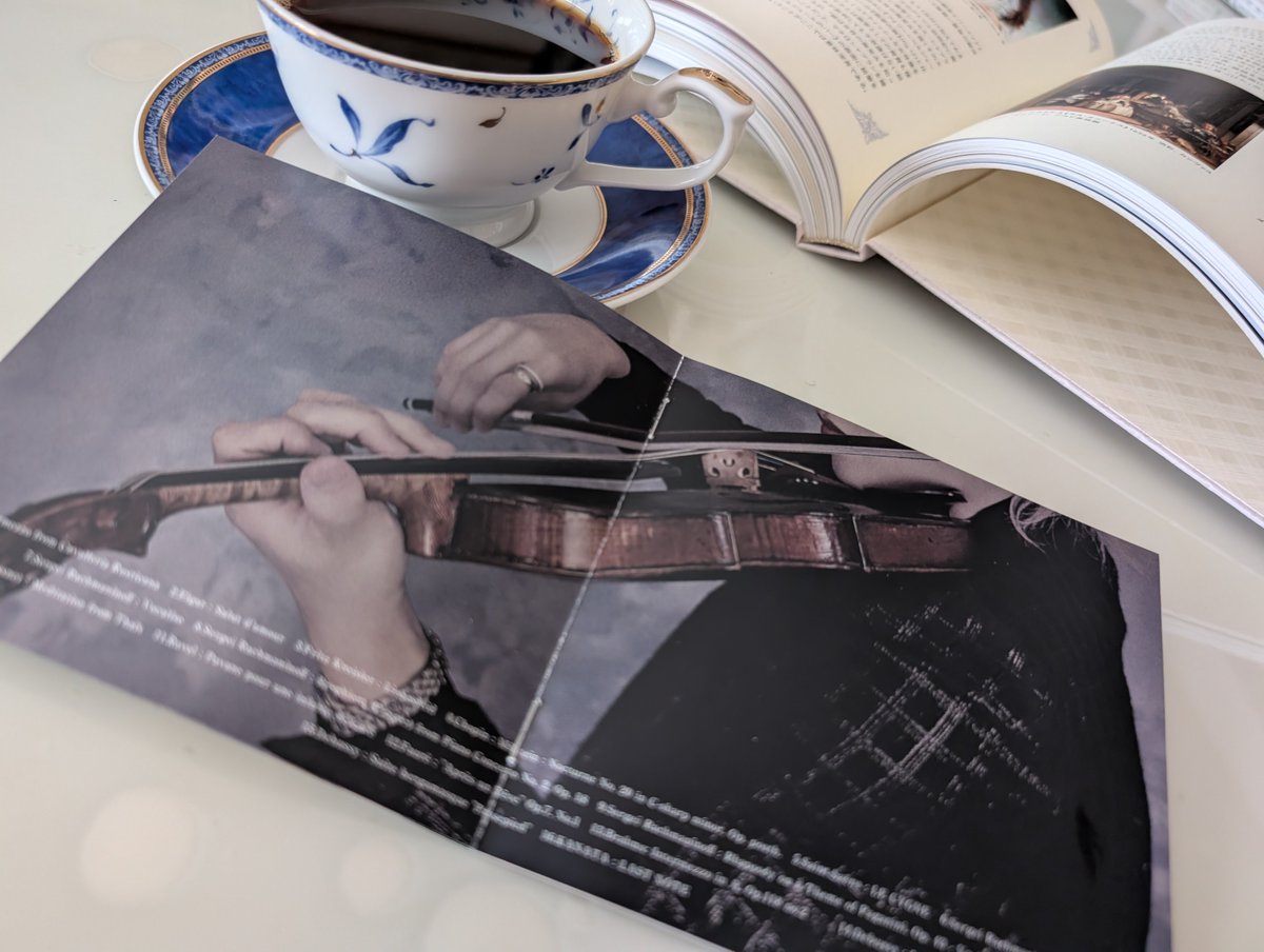 fiore7878's tweet photo. CoffeeTime　TIMELESS＋🎻を聴きながら♪今日はCDのブックレットを久しぶりに開いてみました。どのページも素敵✨️忙しい一日の始まる前の至福時間です。ほっとするね💖
#TeaTime
#フォリー=ベルジェールのバー
#エドゥアールマネ https://t.co/fuUeS7s7pR