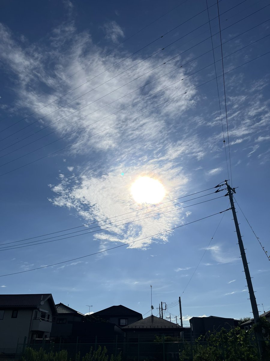 toei_densetsu's tweet photo. おはようございます。
今日の宇都宮は曇りのち雨です☁️☔️
最高気温は28℃です。
今日はにわか雨や雷雨の可能性があるので注意が必要ですね⚠️

#毎週水曜日はノー残業デー
#完全週休二日制
#電気工事
#企業公式つぶやき 
#企業公式が地元の天気を言い合う https://t.co/QS3RKiOrCC
