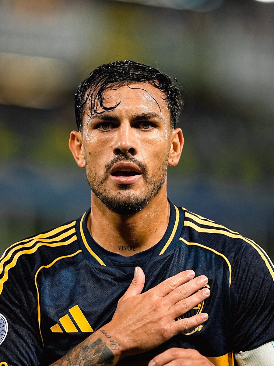 MaxxiBostero's tweet photo. Ni siquiera está en cancha hoy, pero hay que agradecerle toda la vida a este tipo por volver a Boca. https://t.co/tJl2fOPDRB