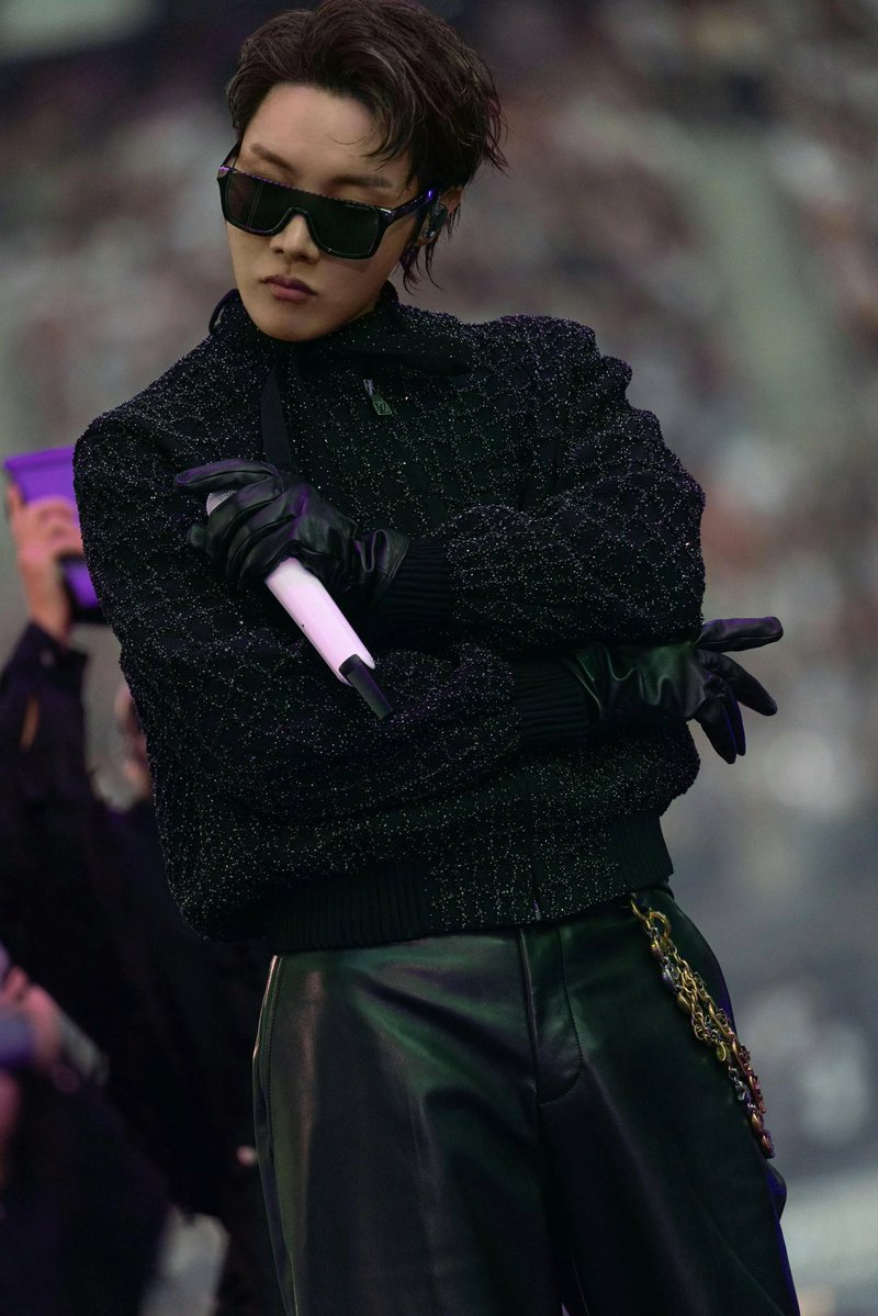 ComplexStyle's tweet photo. J-Hope wearing custom looks designed by Pharrell for the Paris show on BTS’s Arirang World Tour 🔥😮‍💨 https://t.co/YRlqTa7hKb