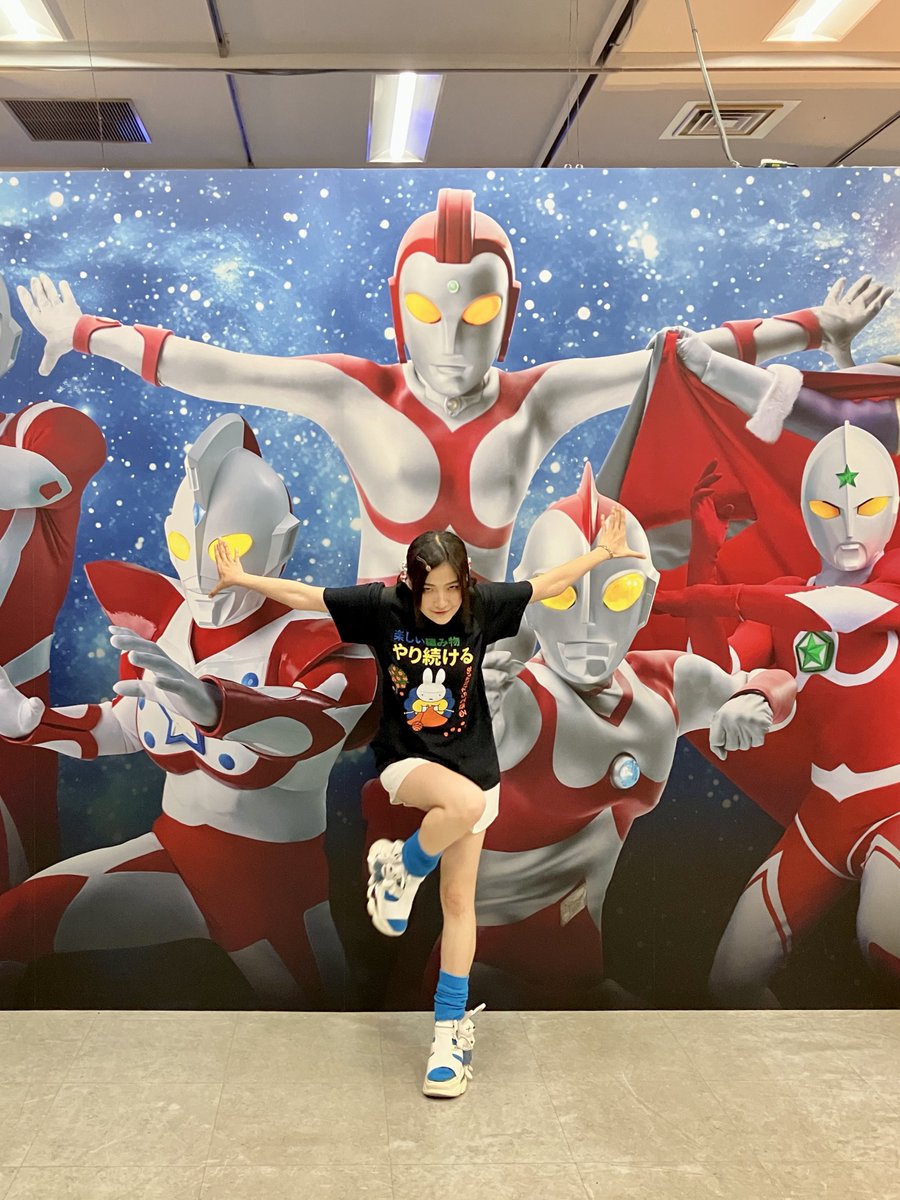 kikuffy's tweet photo. ウルサマ行ってきた
ステージとっても満足感あってよかった〜！！！ウルトラマンの体型エグかった肩幅
ウルトラヒーローの背中は格好良い

珍しいポーズのソフビ面白くて買っちゃった https://t.co/HQEE4d6LAP
