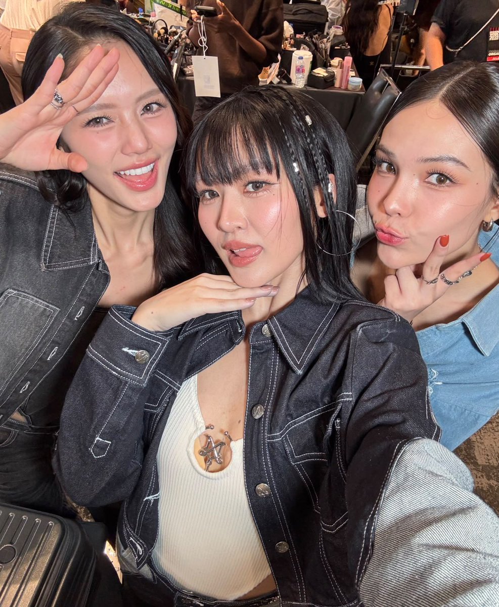 lmsystar's tweet photo. NEM FODENDO QUE A MYYU TEM FOTO COM AS LMSY MEU DEUS BOA NOITE???? https://t.co/anz0SXeXqR