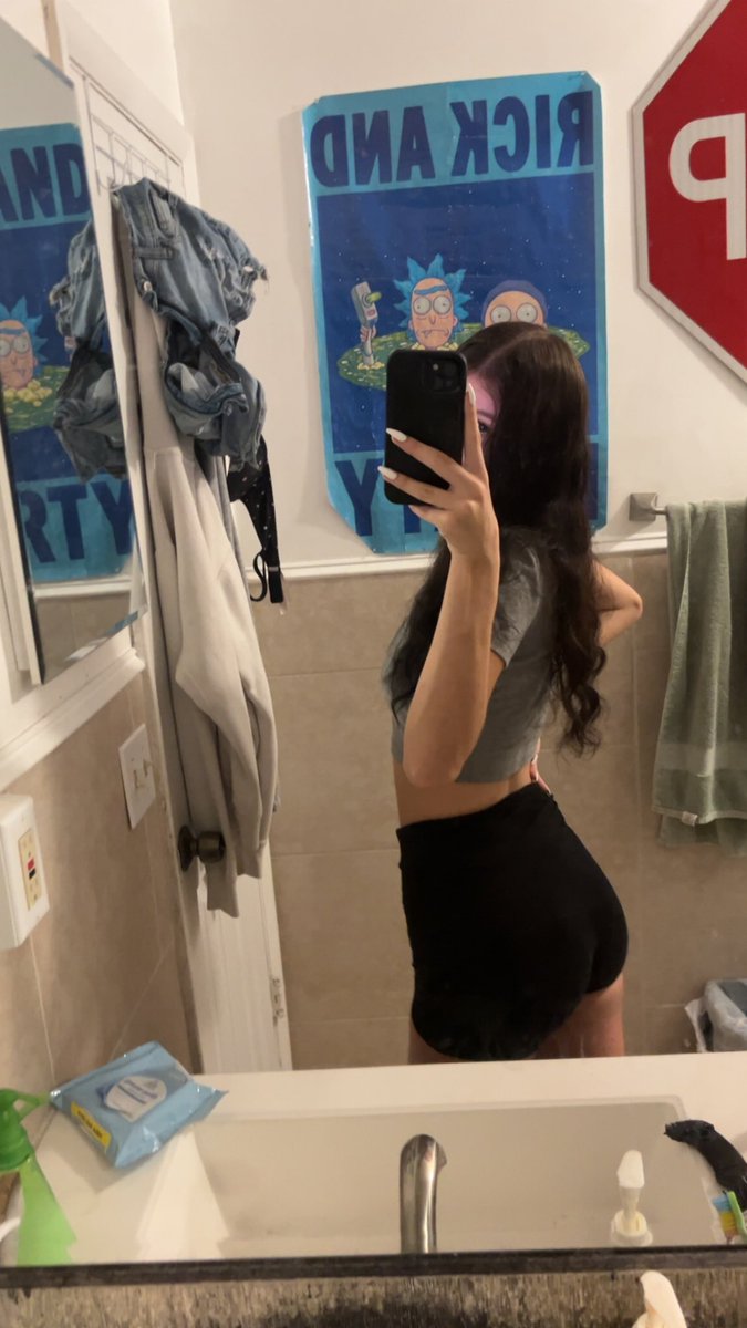 goddessj2121's tweet photo. You’ll fold instantly for this 19 yr old brat 🎀 https://t.co/eFJGBgOObn