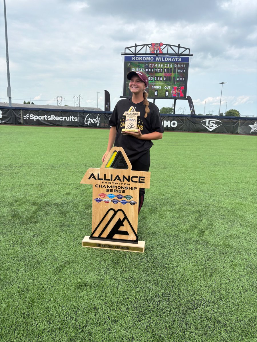 KaydenceGo33041's tweet photo. Not many can say they have a Natty for 12u in 2025 and 18u in 2026! Grateful for all I have experienced and learned this year .  Pics from last year and this  year 😩❤️❤️ #FTR #BB4L https://t.co/NwHFIjtw12