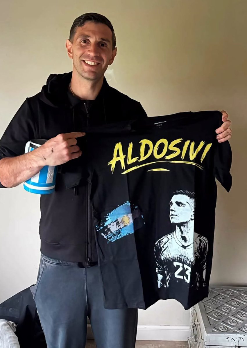 aldosivista_'s tweet photo. en Mar del Plata hay solamente 2 grandes: Aldosivi y el Dibu, los dos del puerto 🏆⚓ https://t.co/8TGeVX6TID