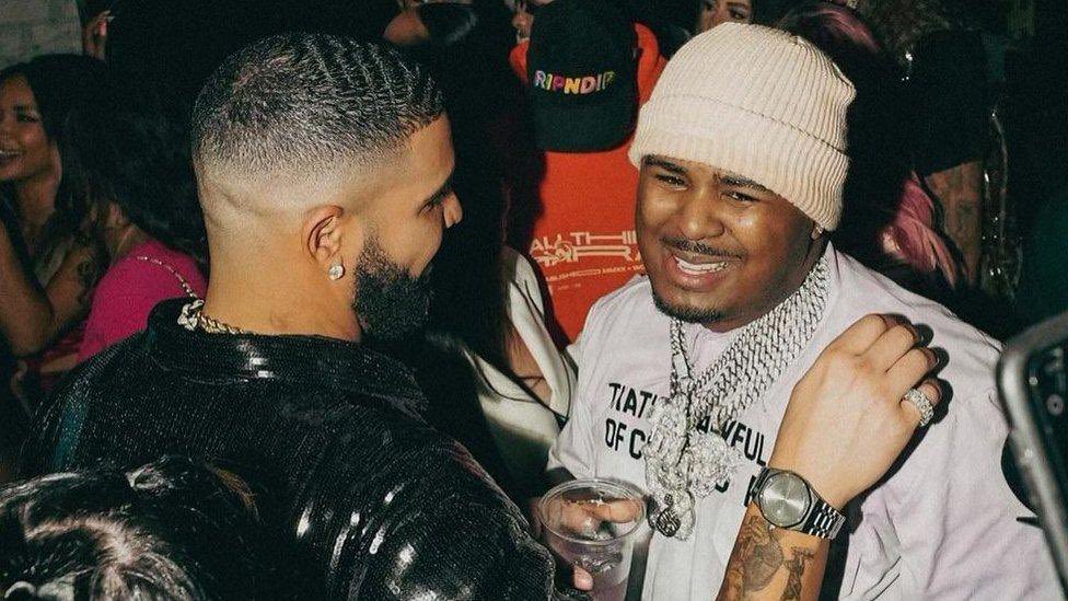 ugondieanyway's tweet photo. “Talk to me, I was poppin' 'fore I had the Drake feature. Shout-out Aubrey, that's my nigga, realer than a lot of niggas” https://t.co/DUFfa7WjZz