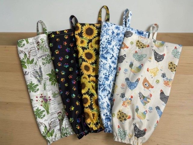 sewingfromsammy's tweet photo. Stylish storage, simplified
Organize your space with these charming grocery bag holders. From sunflowers to chickens, they bring functionality and flair to your home 🌻. Which design matches your vibe? 🌿
#HomeOrganization #EcoFriendlyLiving #ChicStorage https://t.co/FwxvQanANk
