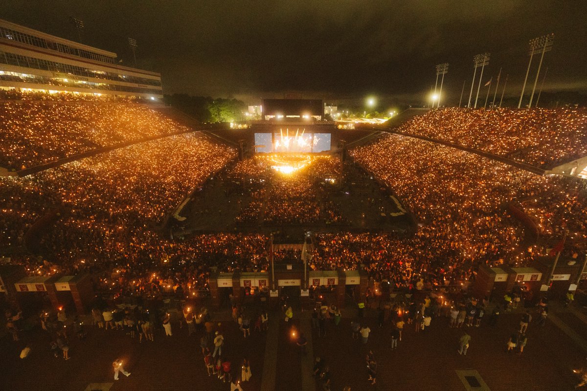 KahanHQ's tweet photo. Raleigh! Thank you for bringing all your energy. We’re still buzzing 🐞 https://t.co/oY0G0Emyhr