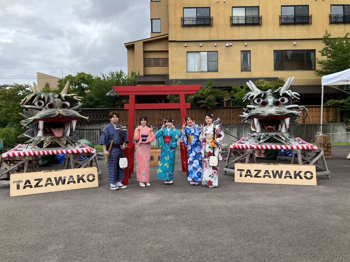 Ba5estaff's tweet photo. 25日(土)は、たざわ湖龍神まつり→セリオンまつりのステージに出演させていただきました🥰
ありがとうごさいました💕

🫧セットリスト🫧
①秋田音頭
②生保内節メドレー
③津軽じょんがら節
④かわダメ➞青い珊瑚礁➞かわダメ  メドレー←初披露✨
⑤Happiness←初披露✨
⑥ドンパン節 https://t.co/VfZH4aesEY