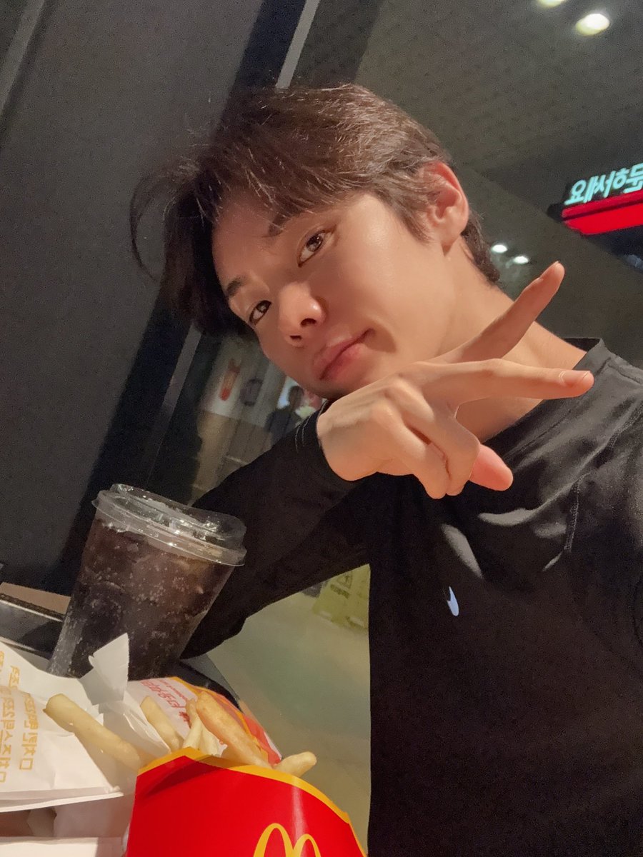 imyu_3's tweet photo. 昨日のソビン🫧

이번 주에도 멋진 서빈을 보고 화이팅하자ㅏㅏ✊💕

#YoonSeobin #윤서빈 #ユンソビン
#빈깅버블 https://t.co/6sSxbRByJ5