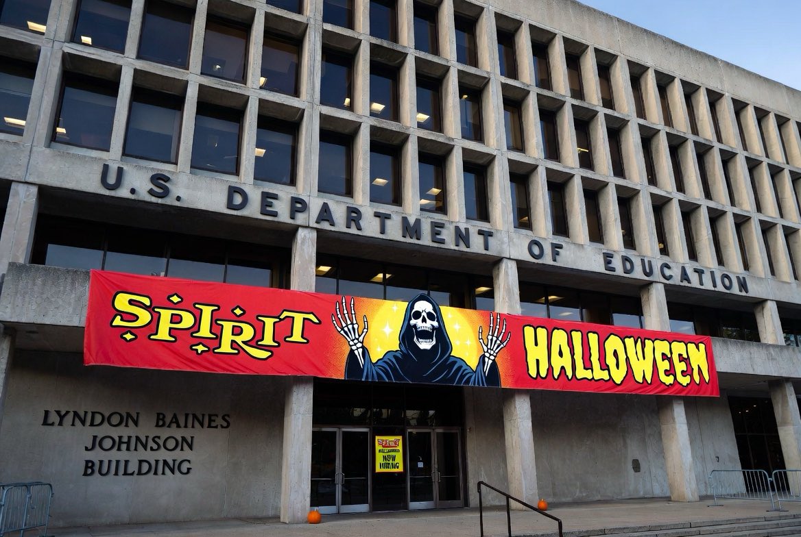 JasonBedrick's tweet photo. The U.S. Department of Education building will be closing down within a few months, just in time for its new occupant. https://t.co/AbkR20k8vF