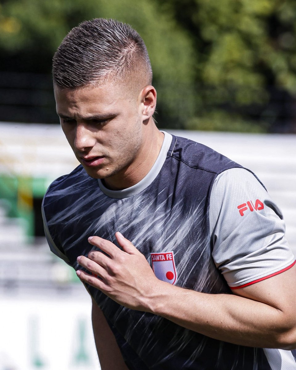 SoyMiguelParis's tweet photo. “Mateo (Puerta) sale porque él me pide el cambio por un tema muscular, que estaba cargado”.

🗣️ Pablo Repetto 🇺🇾, DT de @SantaFe 🇮🇩, en conferencia de prensa tras la derrota vs. Águilas Doradas 🦅. https://t.co/hSEs0yYWUC