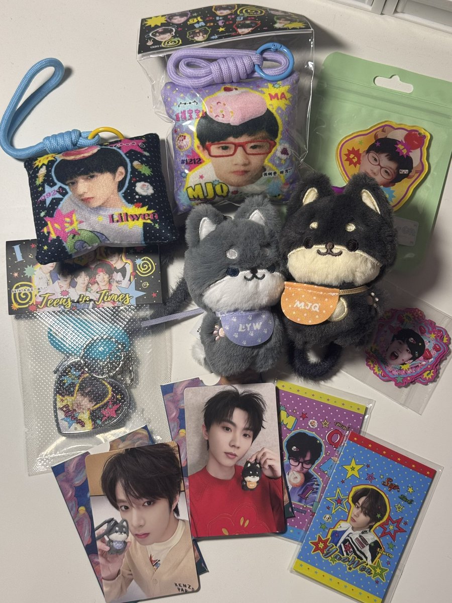 yivendar's tweet photo. bunch of cute wenqi stuff https://t.co/zKsL7Ljr3l