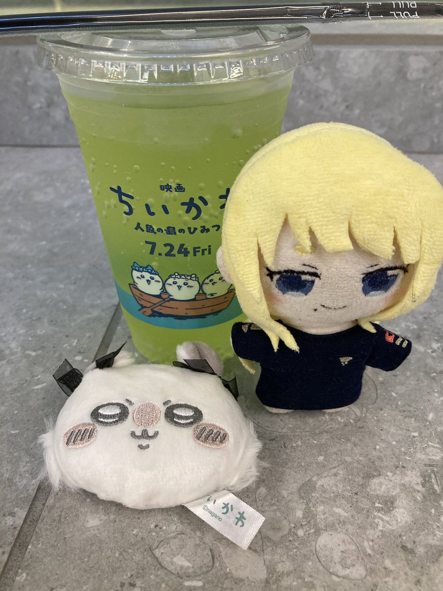 takenoko_rocket's tweet photo. 週末は映画6本見てた
クラッカー100本撃って紙吹雪投げてちいかわ見て最高でした https://t.co/F6BFWgS5CN