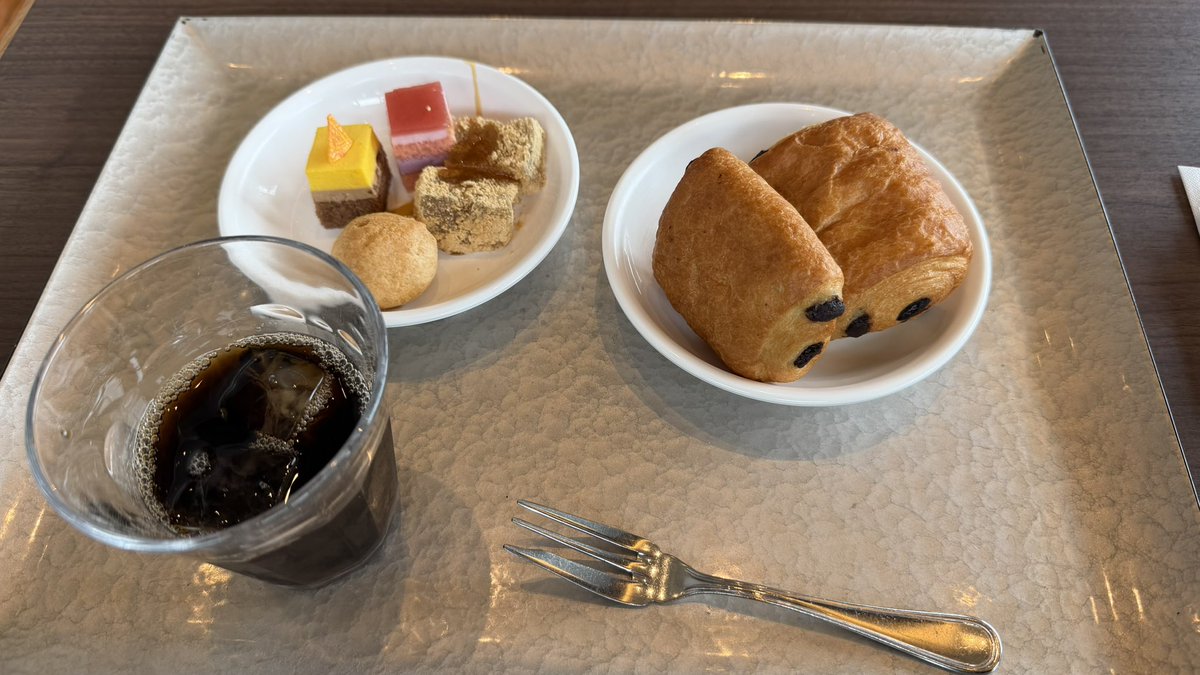 michi8ru's tweet photo. 第2ラウンド。

#ホテル
#ホカンス
#現実逃避
#息抜き
#ラビスタ東京ベイ
#朝食ビュッフェ
#朝食バイキング
#パンオショコラ https://t.co/TGPgngiYxD